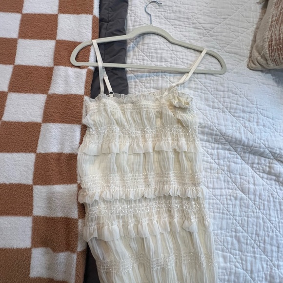 Ivory Ruffle Maxi Dress - Picture 4 of 5